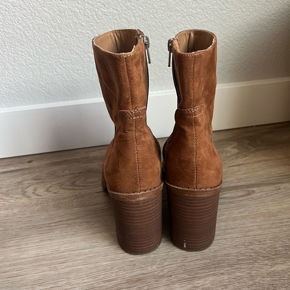 Universal Thread Daphne Brown Suede Ankle Boots - Picture 4 of 6